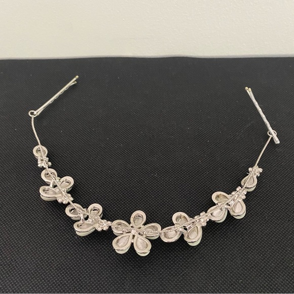 Wedding hair piece with faux pearls and diamonds. - Picture 2 of 2